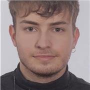 Soy un chico de 23 años estudiante de filología inglesa. Anteriormente estuve estudiando magisterio por lo que podría adaptarme bien a cualquier tipo de enseñanza